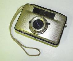 1959 Penti-1 fényképezőgép tokkal (repedés a nézőke előtti műanyagon, de nem zavaró) / Vintage East-German camera