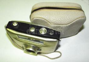 1959 Penti-1 fényképezőgép tokkal (repedés a nézőke előtti műanyagon, de nem zavaró) / Vintage East-...