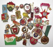 30 db klf külföldi és magyar jelvény