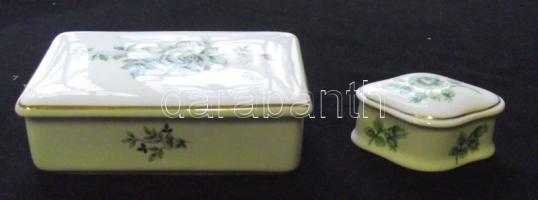 2 db Hollóházi jelzéssel ellátott virágokkal díszített porcelán ékszertartó / 2 pcs Hollóházi chinaware jewelry box