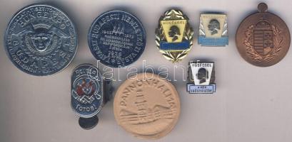 Kis vegyes emlékveret és kitűző tétel,összesen 8db, közte egy szovjet "Vsegda Gotov(mindig kész)" feliratú csat, Hungexpo 1974-75. 2klf emlékérem, "Hűséggel a nép egészségéért" 3klf  kitűző, Pannonhalma-Pax emlékérem T:2