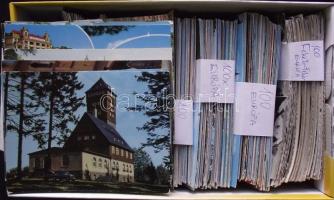 600 db jó minőségű, modern Európai városképes lap, közte sok fekete-fehér is / 600 good-quality European cards