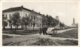 Újverbász grammar school with soldiers