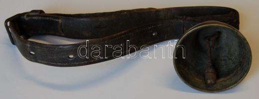 cca 1890 Nagyméretű marha csengő (20 cm) eredeti bőr szíjjal 50 cm / Vintage bell with original leat...