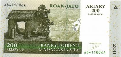 Madagaszkár 2004. 100A + 200A + 500A + 1000A T:I