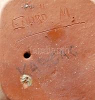 Endrő Margit (1899-1986): Arató lány, mázas karcagi kerámia, jelzett, 17 cm