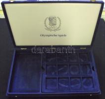Olympische Spiele bársonyborítású éremberakó 36+1 hellyel, szép újszerű állapotban!