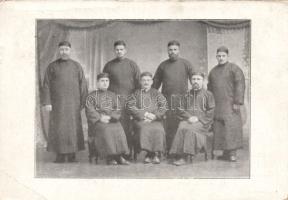 Hungarian missionaries in Chinese clothes (fa)