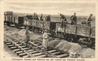 Suwalki, Gefangene Russen aus Siberien bei der Arbeit am Bahnhof / Russian POWs working at the railway station
