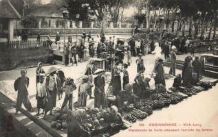 Vinh Long fruit vendors
