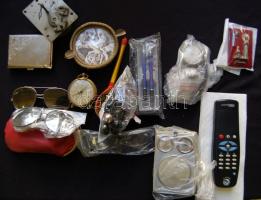 Vegyes bolhapiac tétel: Hibás- és működőképes zseb- és karórák, bizsuk, óraszerkezetek, rádió, szemüveg, kalkulátor, stb.