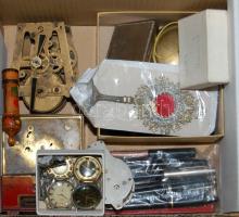 Vegyes bolhapiac tétel: Hibás- és működőképes zseb- és karórák, bizsuk, óraszerkezetek, rádió, szemü...