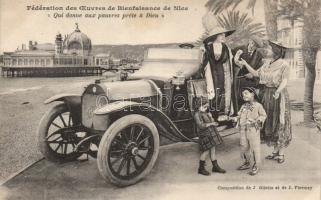 Automobile with ladies in Nice
