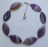 Lila achát és gyöngyház lánc aranyozott ezüst (Ag) szerelékkel