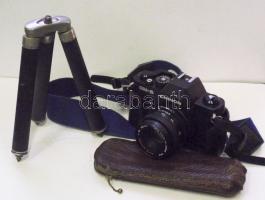 Chinon márkájú fényképezőgép eredeti tokban, nyitási hibával, állvánnyal