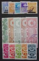 225 db indiai illetékbélyeg kis berakóban