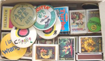 Kis bolha tétel: 11 db klf kitűző és 24 db gyufásdoboz