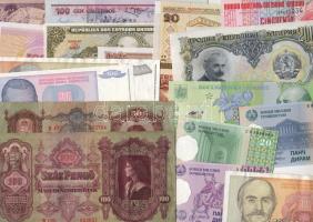 300 klf bankjegy jobbakkal az egész világból, régi és új, nagyon sok hajtatlannal, benne többek között  D.Reich(35 klf.db) és magyar T:I,II,III,IV