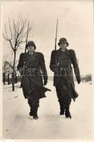 Hungarian policemen (EK)