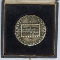 1961. Budapest Nemzetközi Bélyegkiállítás fém plakett eredeti díszdobozban szign.:Iván T:1