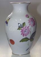 Kézzel festett Herendi porcelán váza virágokkal és pillangókkal díszítve (apró törés) / Herendi handpainted chinaware vase (small damage) 14 cm