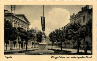 Gyula Megyeháza Országzászlóval