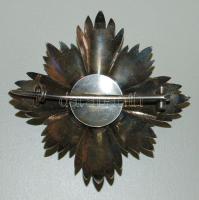 1935-1945. A Magyar Érdemrend középkeresztjének csillaga, domborított, függőleges kitűzővel (rendjel...