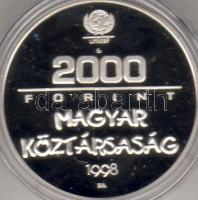 1998 "Világ gyermekeiért" 2000Ft ezüst  díszdobozban T:PP