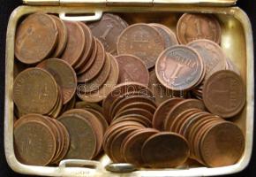 Vegyes réz 1f-2f (100x) fém cigarettatárcában T:vegyes