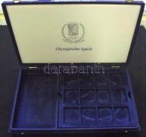 Olympische Spiele bársonyborítású éremberakó 36+1 hellyel, szép újszerű állapotban!