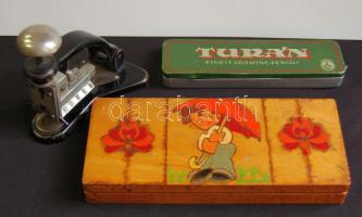 Kis írószer tétel: régi tűzőgép kapcsokkal, ceruzák, rotring, toll, 2 tolltartó