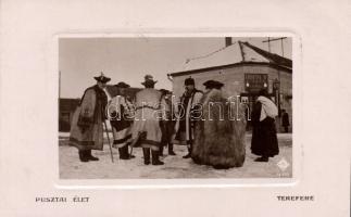 Pusztai élet, Hungarian folklore with the shop of Lusztig