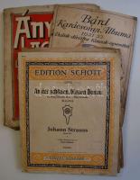 24 db klf magyar és külföldi kotta: Menuet, Lemondás, Aranymadár, Két fekete holló, Marica grófnő, A csipkekendő, stb. Kissé viseltes állapotban