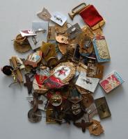 Kis kitűző, jelvény tétel: orosz, román szocialista és egyéb kitűzők összesen 62db T:vegyes