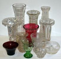 Nagy üveg tétel: 9 db klf méretű és csiszolású váza + 2 mécsestartó