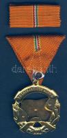 1957. A Haza Szolgálatáért Érdemérem arany fokozata, szalagsávval, eredeti dísztokban! T:1
