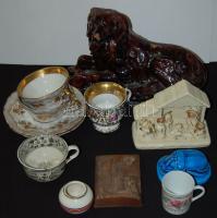 Nagy vegyes porcelán tétel: betlehem, szkarabeusz bogár, kutya figura, 5 db kávés csésze, 2 kistányér, stb.