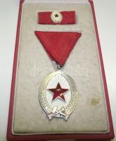 1967. "Munka Érdemrend ezüst fokozata mellszalaggal mini sávos kitűzővel, eredeti díszdobozban T:1