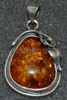 Borostyán medál ezüst levélmintás foglalatban / Ivy medal in silver frame 4x3 cm