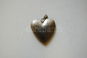 Szív alakú medál üvegkristályokkal / Heart shaped medal with crystals 4,5x5 cm