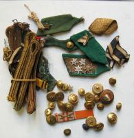 22 db katonai gomb, vállapok, sújtások, paszományok / military buttons