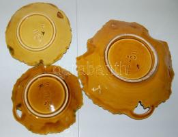 Schütz Cilli falevél formájú jelzett kerámia tálak 4 kicsi, 1 nagy (egyiken kis lepattanás) / Cerami...