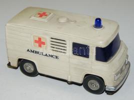 Régi elemes mentőautó makett 16x7x8 cm