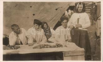 North Hungarian vendors in Zázriva, Árva county