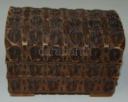 Szép faragású fa doboz / carved wooden box