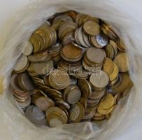 Kis vegyes fémpénz tétel, 2,1kg súlyban, közte Törökország, Izrael, Románia stb. pénzei T:vegyes