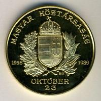 1990. "Magyar Köztársaság Emlékérem" aranyozott réz piefort emlékérem díszdobozban, sorszá...