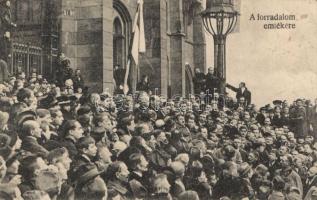 Budapest; Károlyi a parlament lépcsőjéről kikiáltja a (nép)köztársaságot 1918. november 16-án (EK)