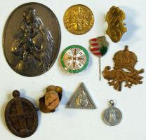 Kis kitűző, jelvény, medál tétel, közte katolikus témájúak T:vegyes