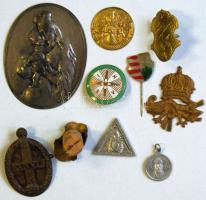 Kis kitűző, jelvény, medál tétel, közte katolikus témájúak T:vegyes